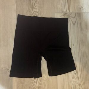 Black aritza size small Babaton biker shorts